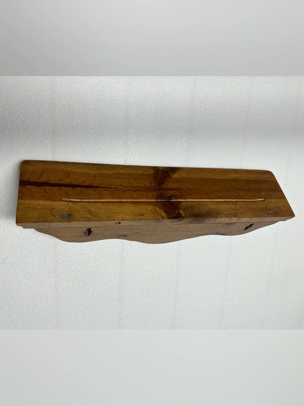 Vintage Hardwood Wall Shelf – Classic Curved Edge • Beveled Ledge